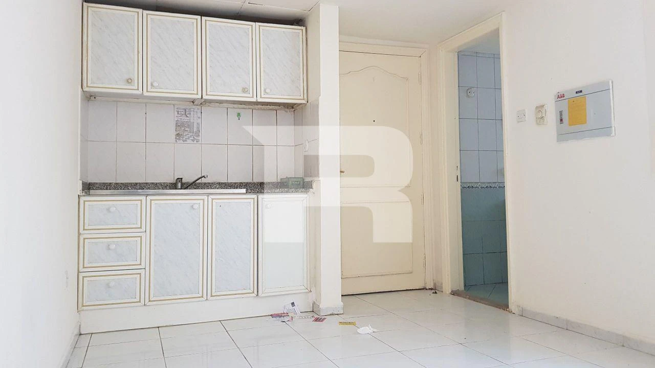 Low Rent Studio | Open Kitchen | Parking